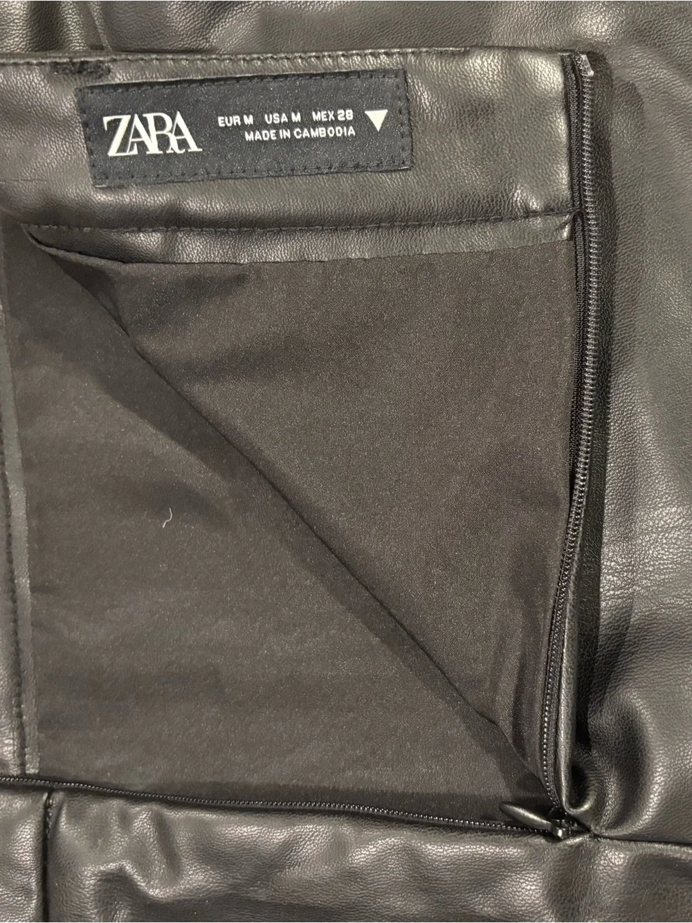 NWT ZARA Black Faux Leather Solid Mini Short Skirt Zip Closure Women's Size M